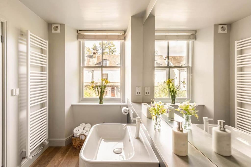Shamrock, Bowness On Windermere, Superb One Bedroom Apartment With Private Parking Екстер'єр фото
