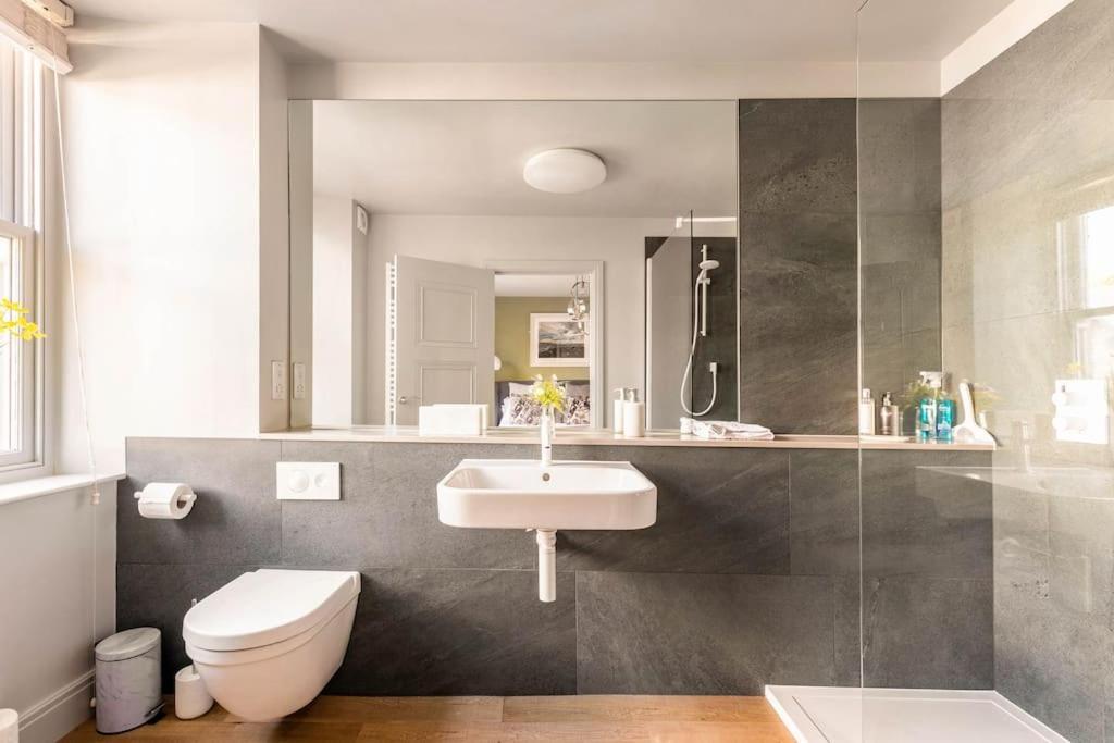 Shamrock, Bowness On Windermere, Superb One Bedroom Apartment With Private Parking Екстер'єр фото