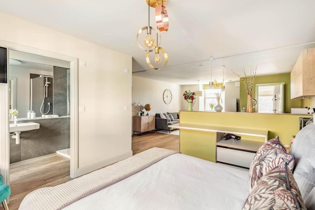 Shamrock, Bowness On Windermere, Superb One Bedroom Apartment With Private Parking Екстер'єр фото