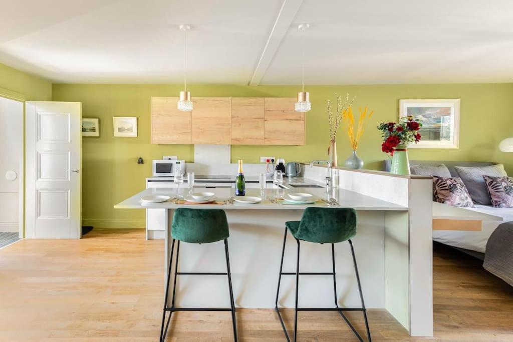 Shamrock, Bowness On Windermere, Superb One Bedroom Apartment With Private Parking Екстер'єр фото